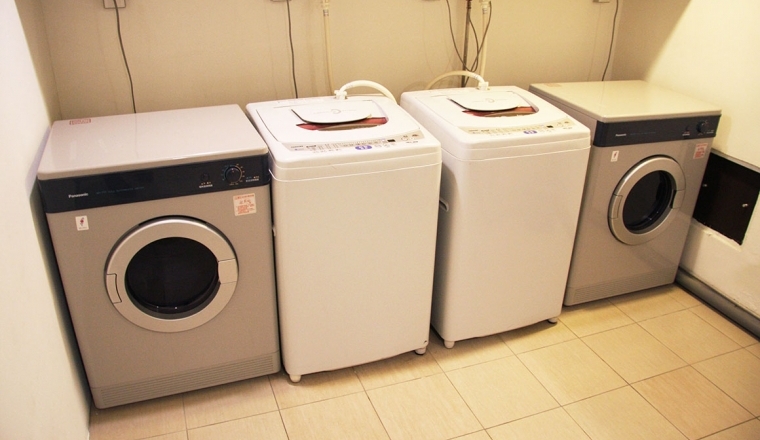 SELF-SERVICE LAUNDRY